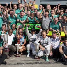 Mercedes celebra el doblete cosechado en Monza