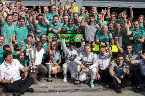 Mercedes celebra el doblete cosechado en Monza