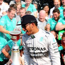 Felicidad plena de Lewis Hamilton en Monza