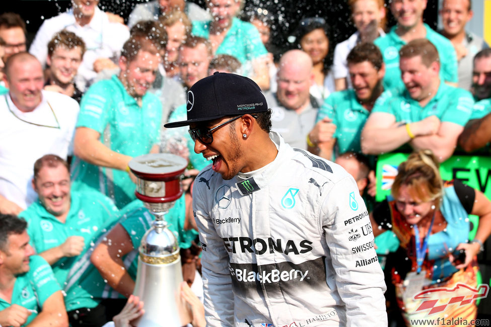 Felicidad plena de Lewis Hamilton en Monza