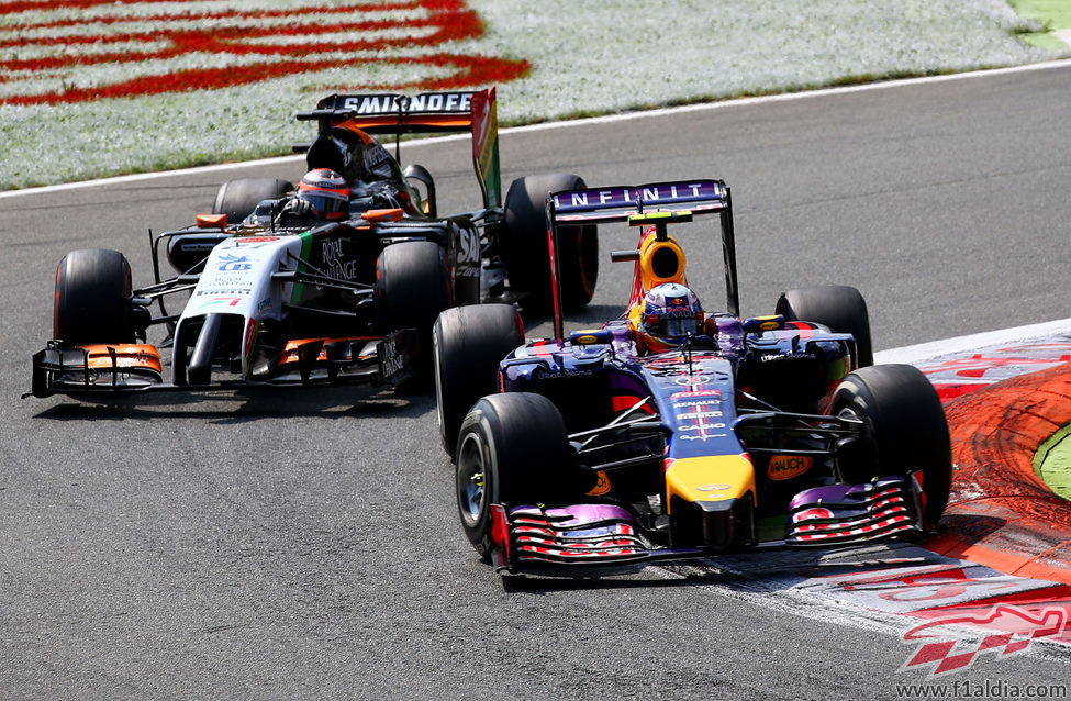 Nico Hülkenberg y Daniel Ricciardo luchan por posición