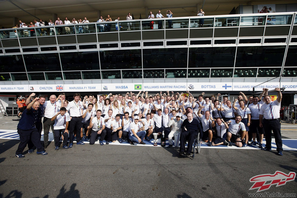 Celebración en Williams por el podio en Italia