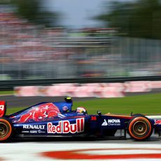 Daniil Kvyat termina el decimoprimero