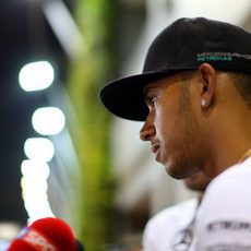 Lewis Hamilton habla ante la prensa en Marina Bay