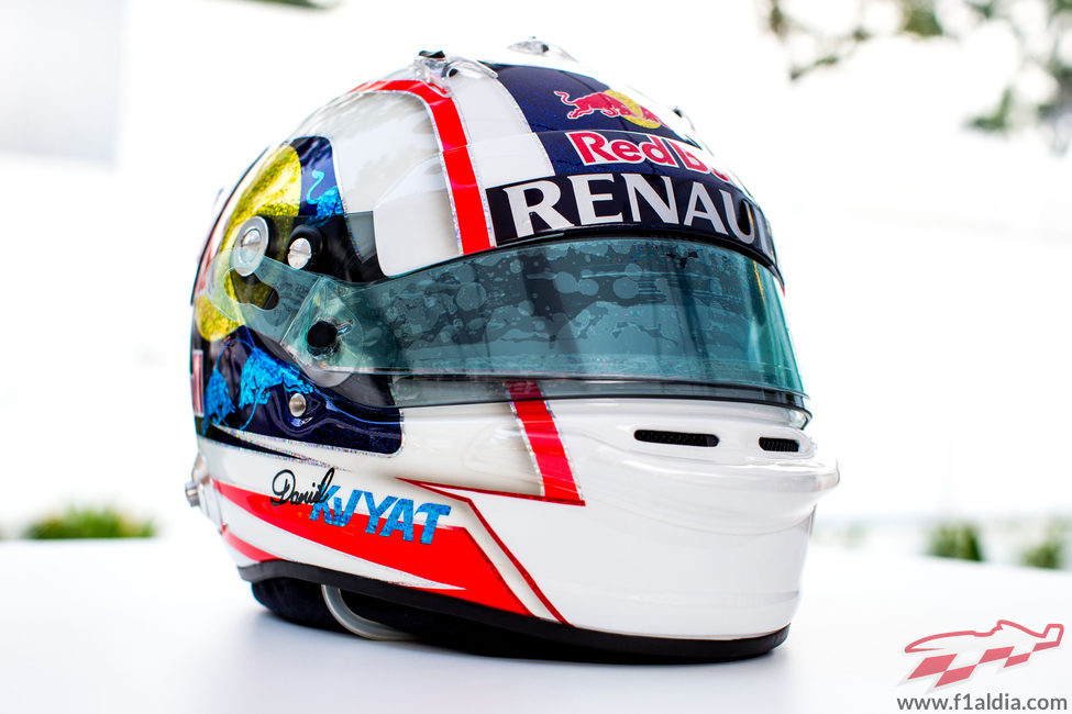 Casco especial de Daniil Kvyat para Singapur