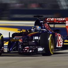 Jean Eric Vergne rueda en el Marina Bay Street Circuit