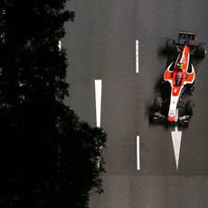 Max Chilton bajo la oscura noche en Singapur