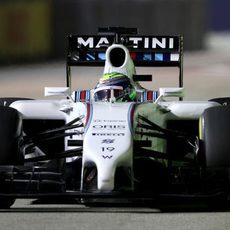 Felipe Massa luchando con el equilibrio del coche