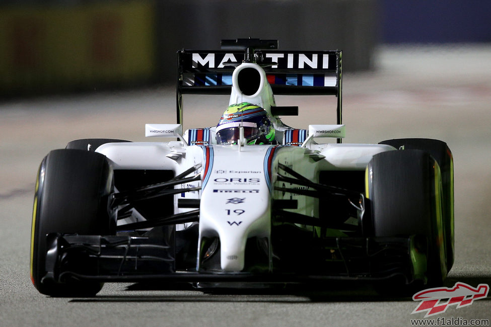 Felipe Massa luchando con el equilibrio del coche