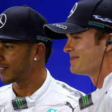 Sonrisa de Lewis Hamilton y Nico Rosberg