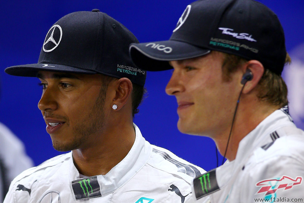 Sonrisa de Lewis Hamilton y Nico Rosberg