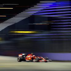 Kimi Räikkönen vuela con el F14 T