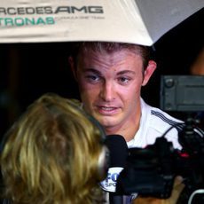 Nico Rosberg atiende a la prensa tras la clasificación