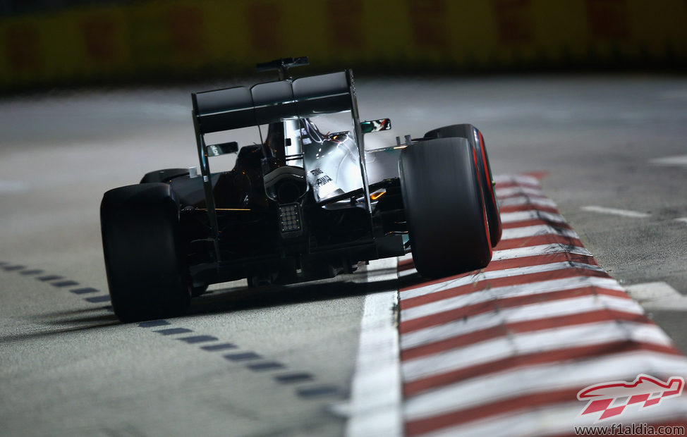 Lewis Hamilton consigue la pole position