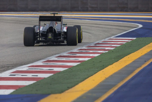 Esteban Gutiérrez se acerca a los pianos