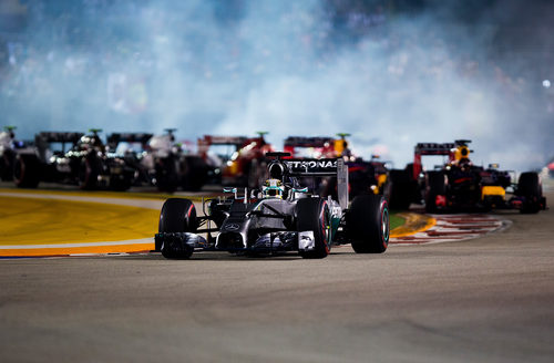 Lewis Hamilton aguanta la pole en Singapur