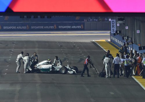 Nico Rosberg se queda parado en la vuelta de formación