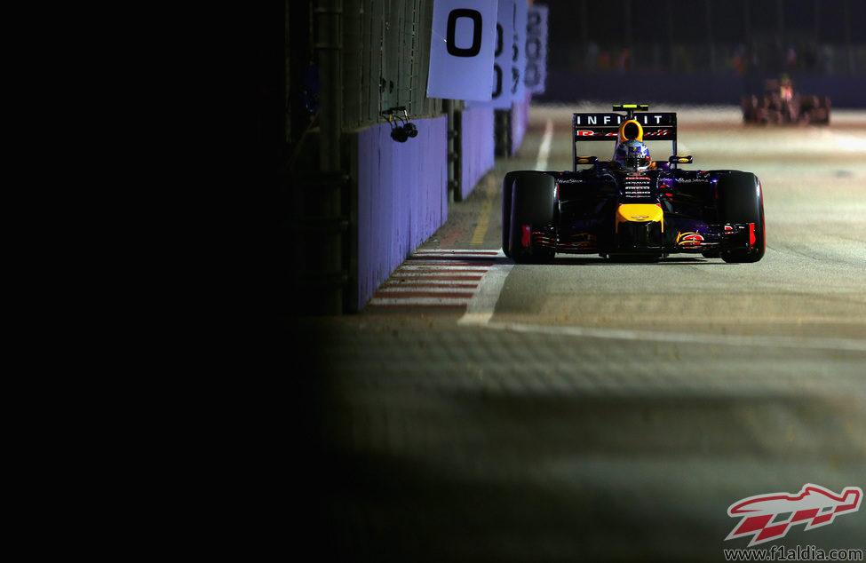 Daniel Ricciardo por las calles del GP Singapur
