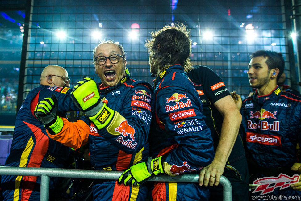 Toro Rosso celebrando el sexto puesto de Vergne en el GP de Singapur