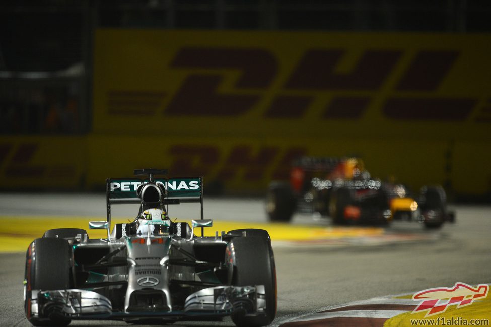 Lewis Hamilton ampliando la brecha con Sebastian Vettel