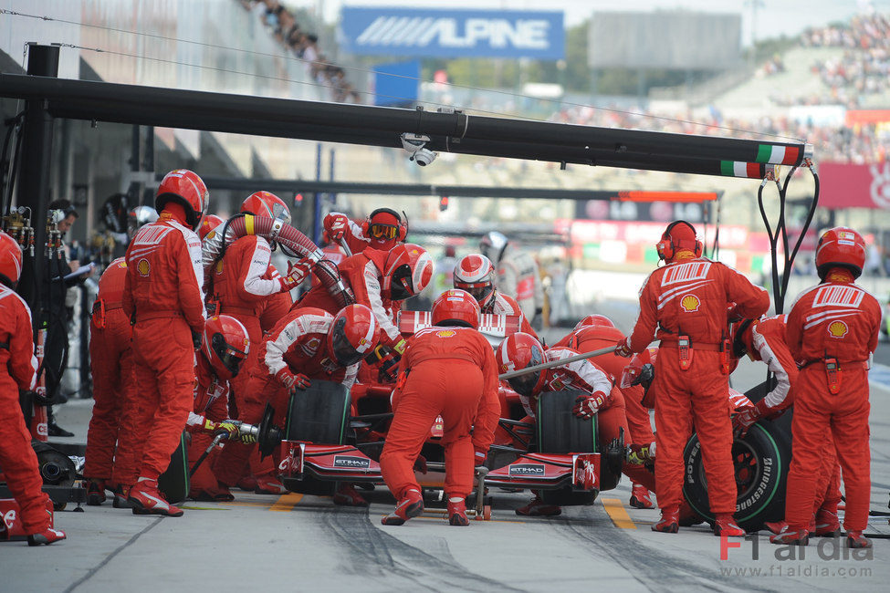 Raikkonen hace una parada