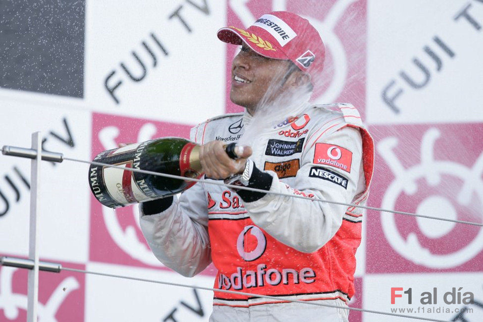 Hamilton con el champán