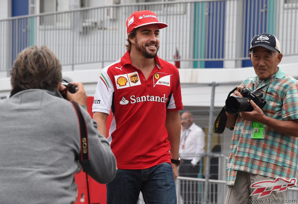 Fernando Alonso llega a Suzuka con una sonrisa