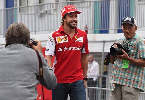 Fernando Alonso llega a Suzuka con una sonrisa