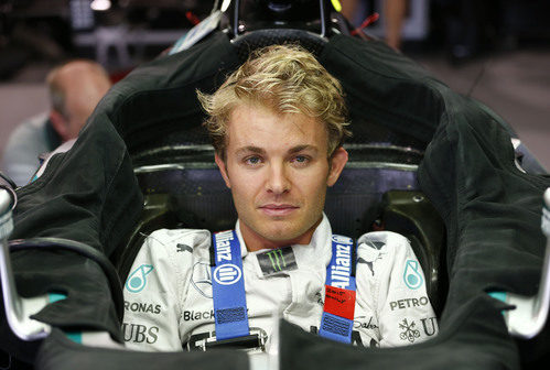 Nico Rosberg se modula el asiento para el GP de Japón