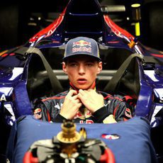 Max Verstappen se hace el asiento para Japón