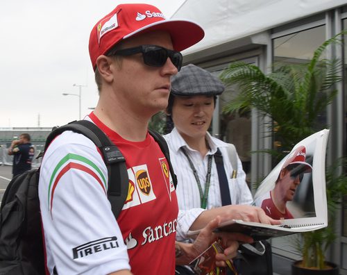 Kimi Räikkönen llega al circuito de Suzuka