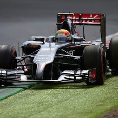 Esteban Gutiérrez apurando los límites de la pista