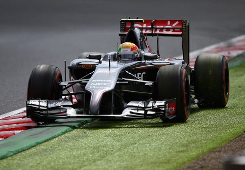 Esteban Gutiérrez apurando los límites de la pista