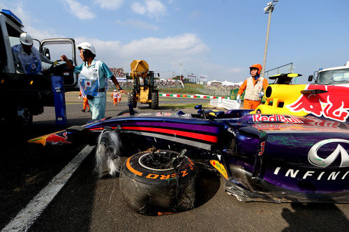 El coche de Ricciardo tras el accidente en los Libres 2