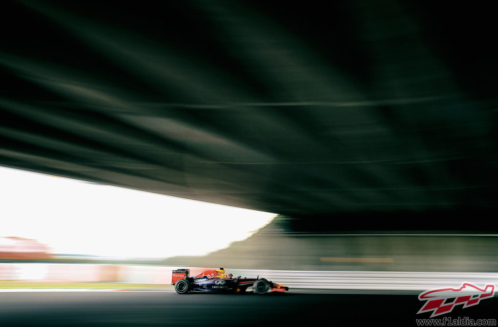 Sebastian Vettel poco antes de llegar a la horquilla de Suzuka