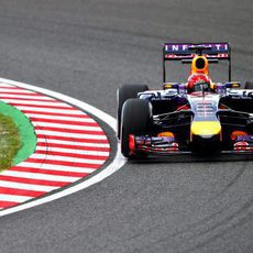 Sebastian Vettel a los mandos del Red Bull en Suzuka