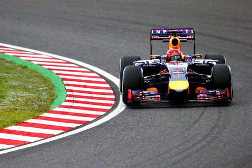 Sebastian Vettel a los mandos del Red Bull en Suzuka