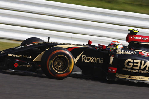 Pastor Maldonado prueba los neumáticos duros sobre el asfalto de Suzuka