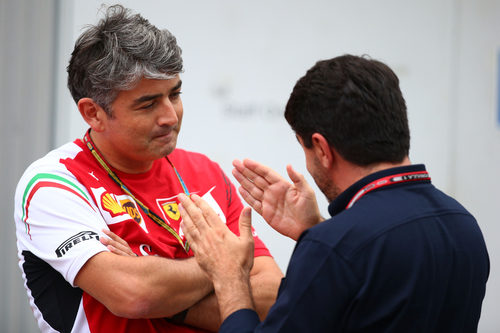 Marco Mattiacci charla con Luís García Abad en Suzuka