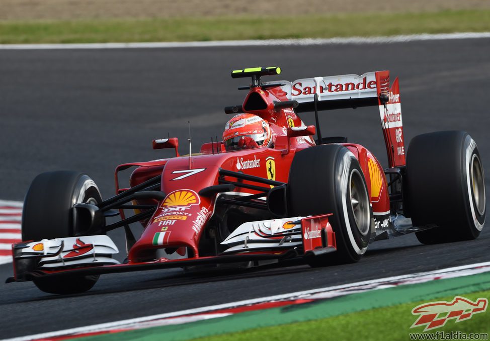Kimi Räikkönen rueda con el F14-T en los Libres 2