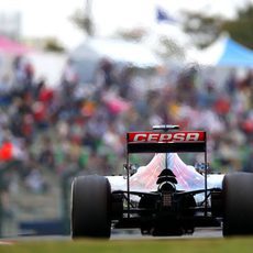 Kvyat rueda en el Gran Premio de Japón de Fórmula 1