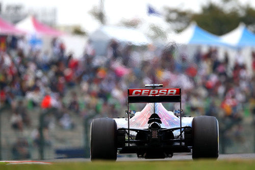 Kvyat rueda en el Gran Premio de Japón de Fórmula 1