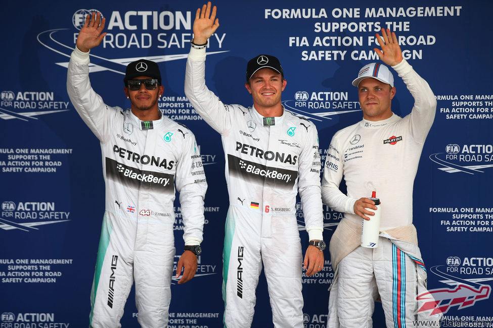 Hamilton, Rosberg y Bottas saludan tras la clasificación en Japón
