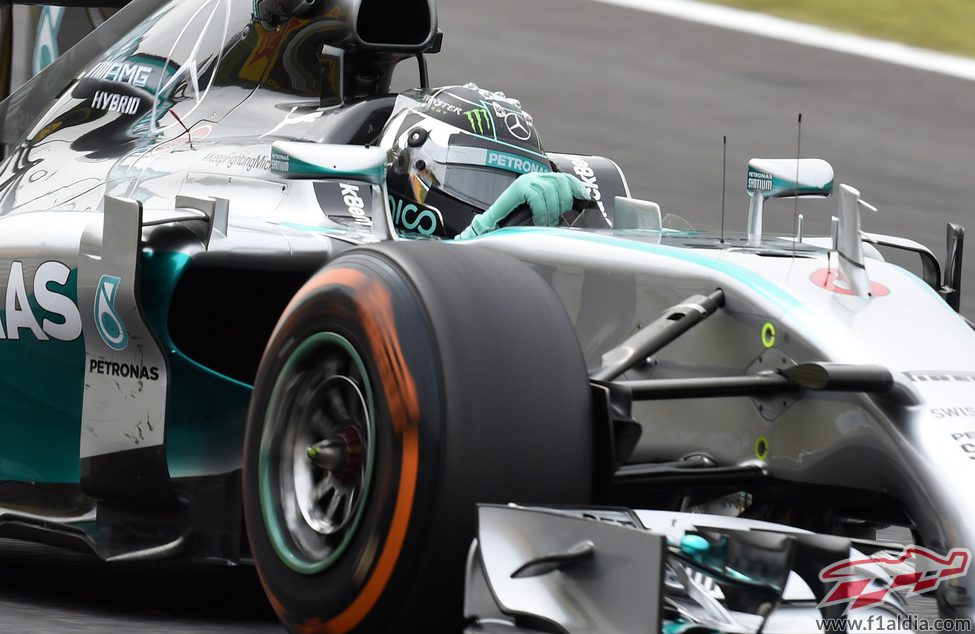 Nico Rosberg conduce concentrado en la Q3