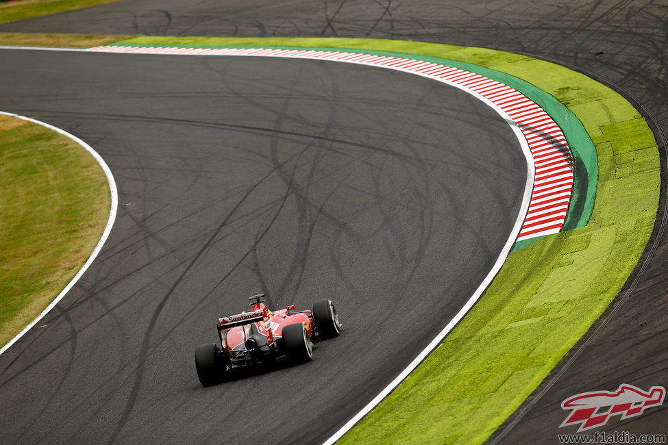 Fernando Alonso rueda en los Libres 3 de Japón