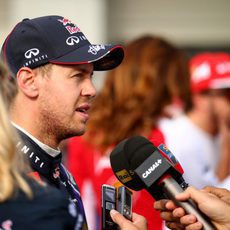 Sebastian Vettel atiende a los medios de comunicación