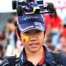 Joven japonés aficionado a Red Bull