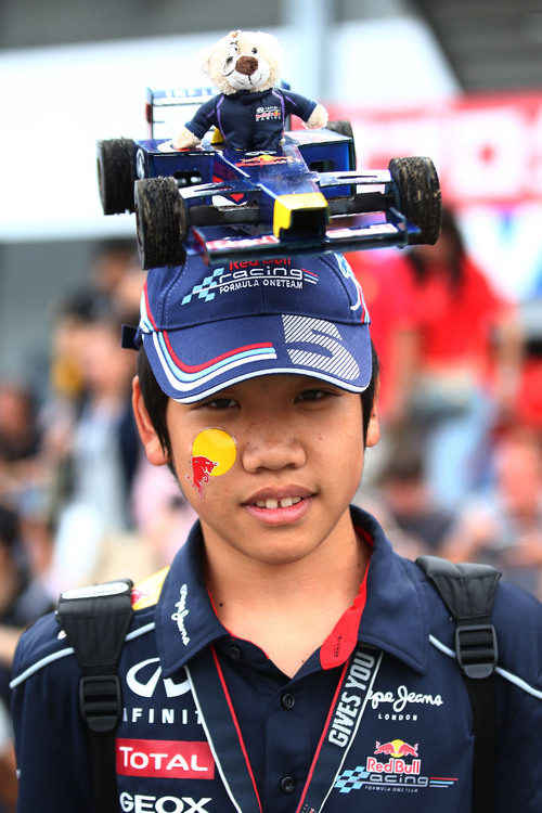 Joven japonés aficionado a Red Bull