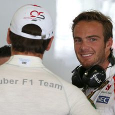 Giedo van der Garde y Adrian Sutil durante la clasificación