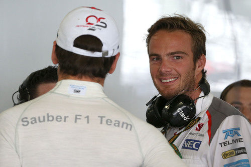 Giedo van der Garde y Adrian Sutil durante la clasificación